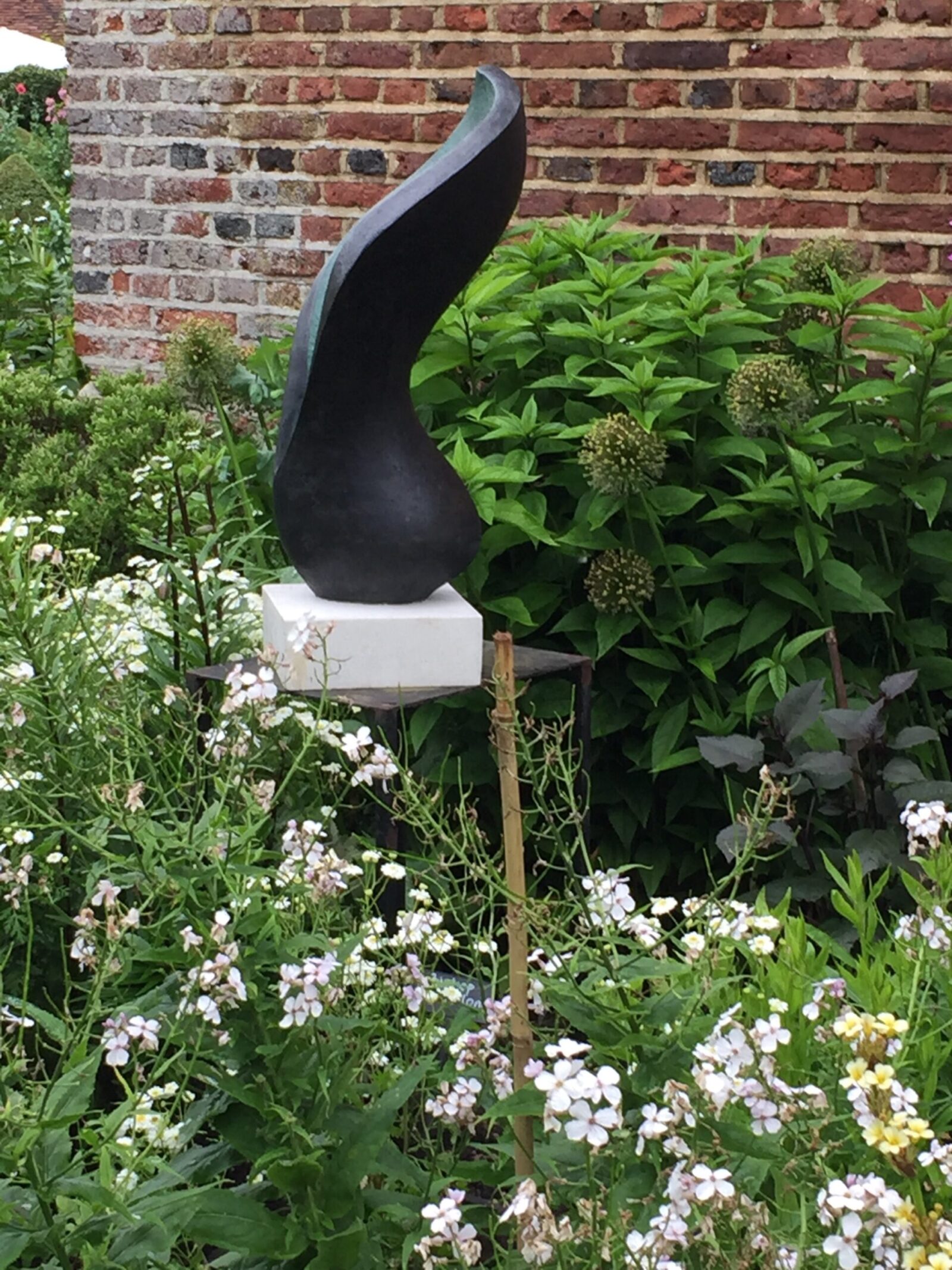 Contemporary abstract floral bronze sculpture for gardens
